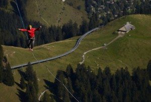 Niemiec Friedi Kuehni na taśmie podczas Highline Extreme 2015